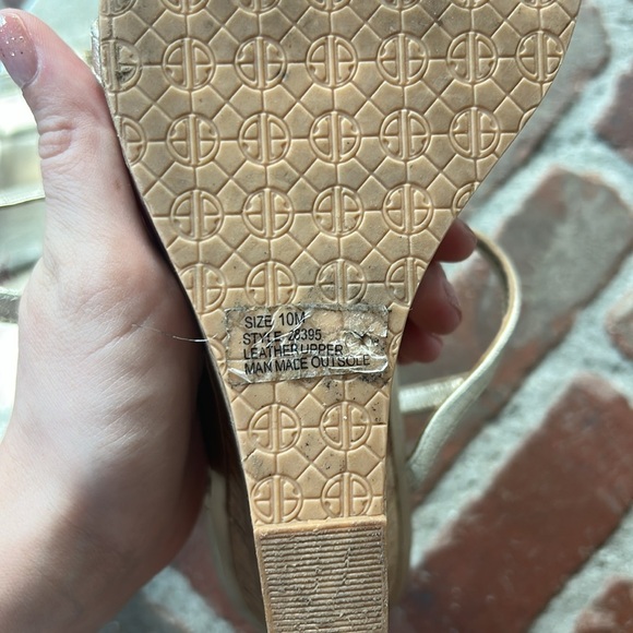 Lilly Pulitzer Gold Leather Metallic Wedge Sandals with Rhinestones Size 10 - Picture 7 of 9